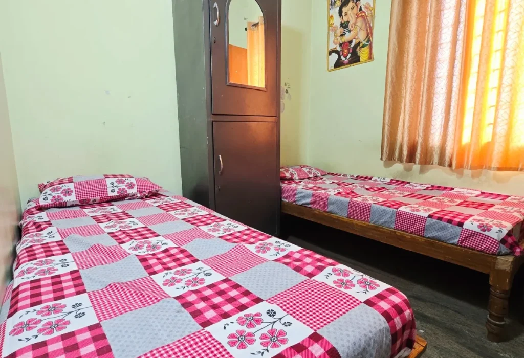 PG Near Meenakshi Mall